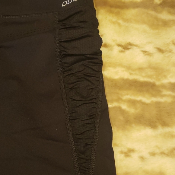 Lorna Jane Activewear Capri Leggings Ruched M - Picture 2 of 3